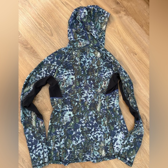 Lululemon Runbeam Hoodie - Picture 8 of 8